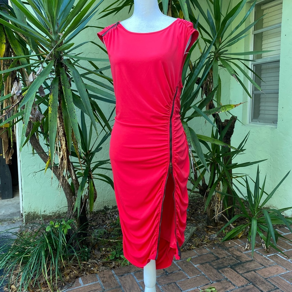 Red side zipper Ruched Dress